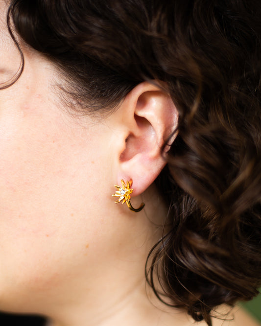 Wild Daisy Hoop Gold with Green Tourmaline