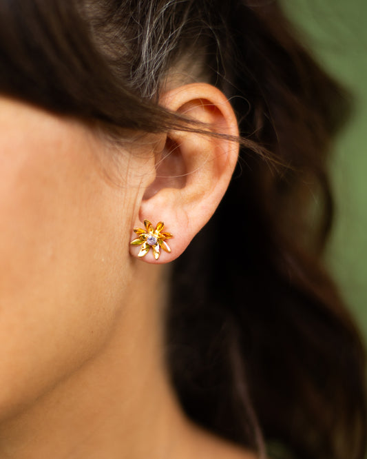 Wild Daisy Stud Gold with Pink Corundum